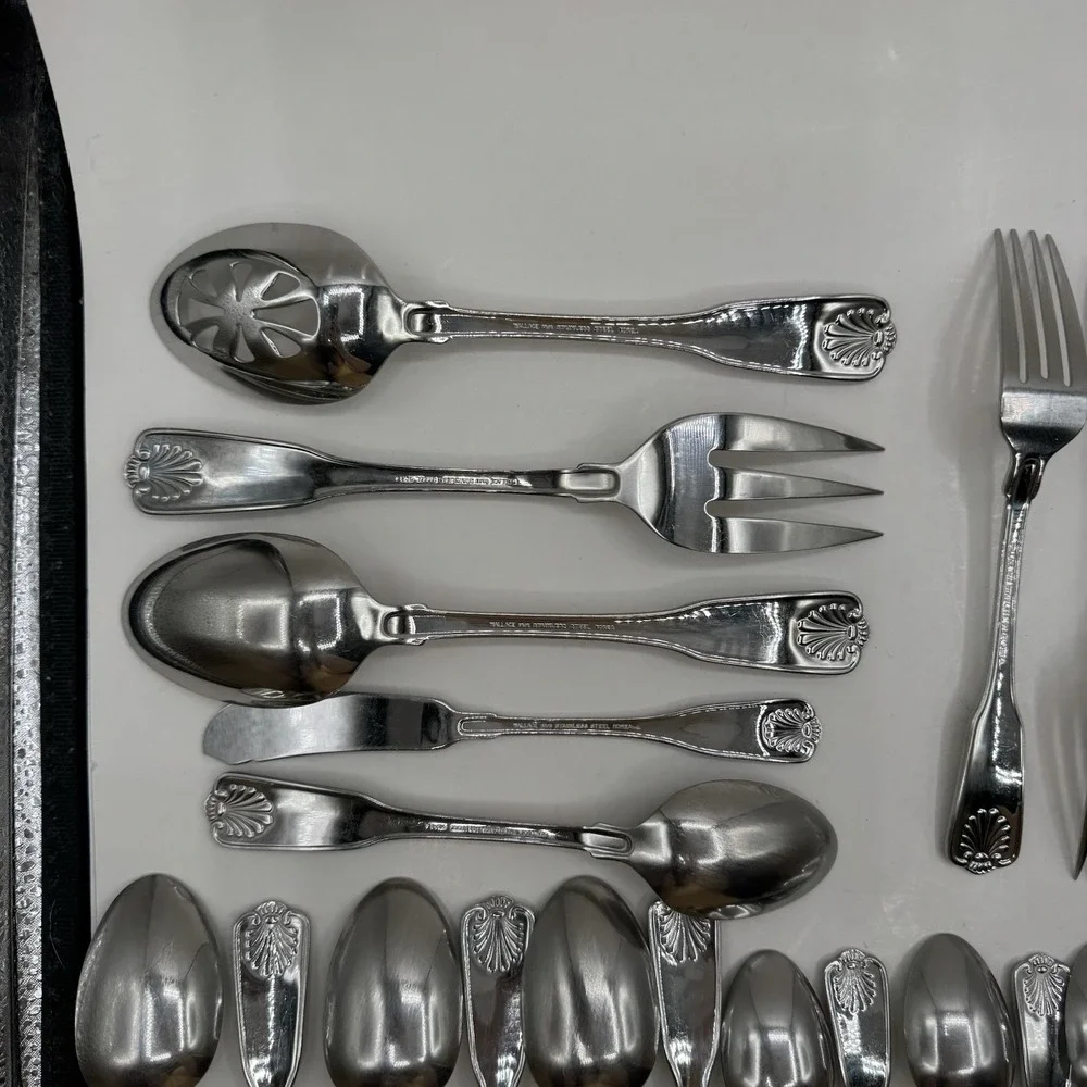 Wallace Country Shell 33 Piece Set 18/8 Stainless Fork Spoon Knife Hostess